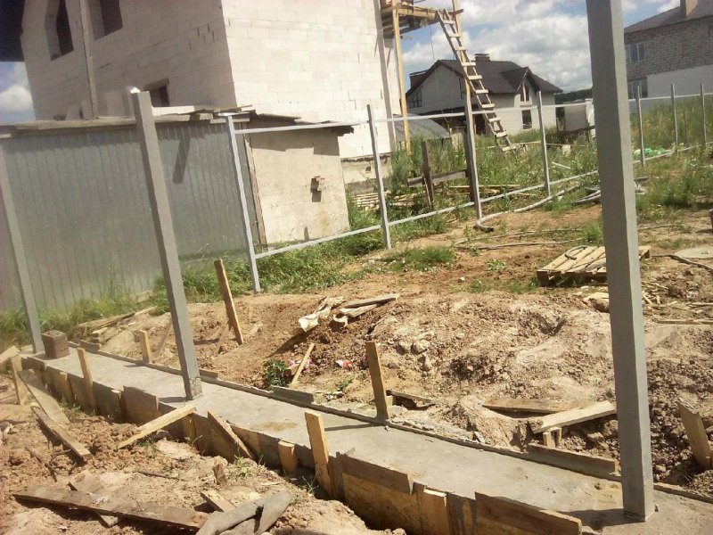 Ленточный фундамент под забор
