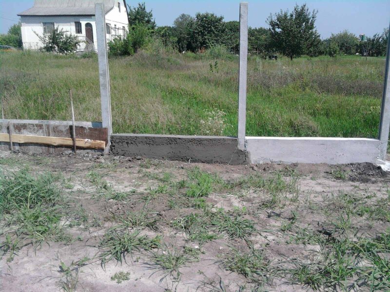 Столбчатый фундамент под забор