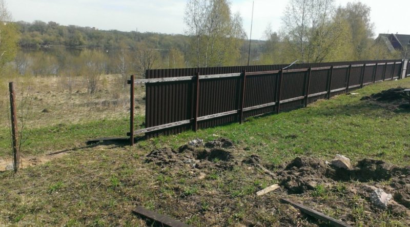 Стройка забора на участке