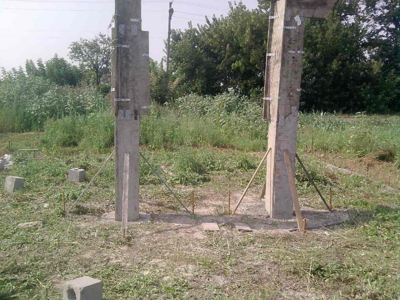 Деревянные опоры с железобетонными пасынками
