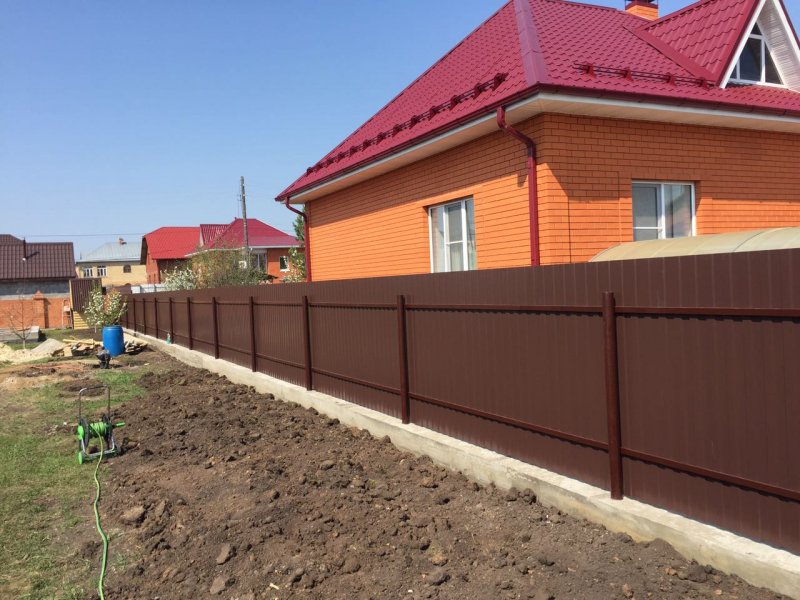 Забор из профлиста с фундаментом