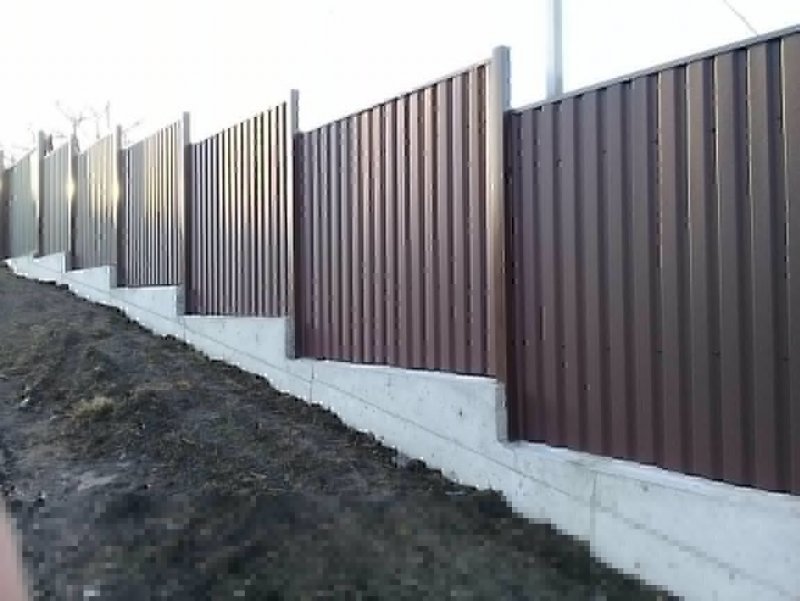 Фундамент для забора из профнастила