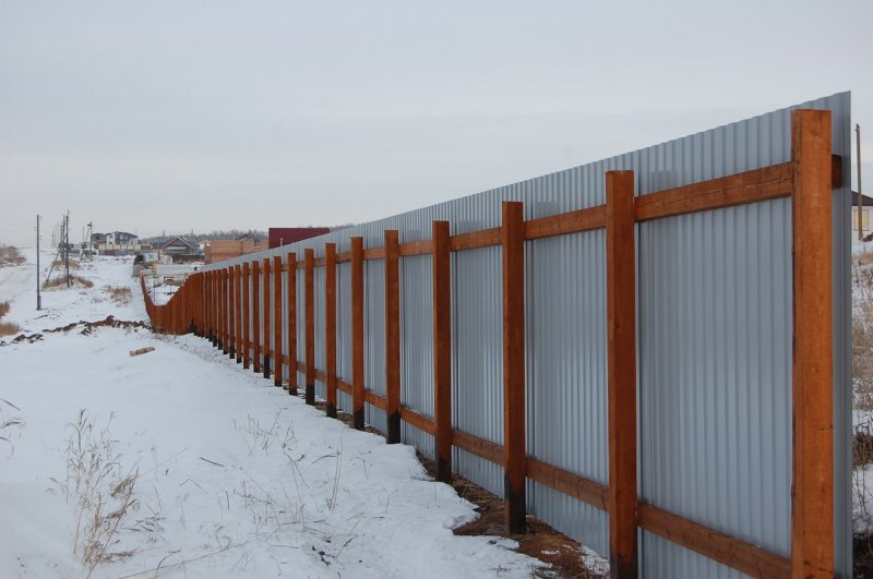 Деревянные лаги для забора из профнастила