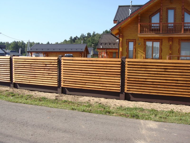 Красивые заборы из дерева