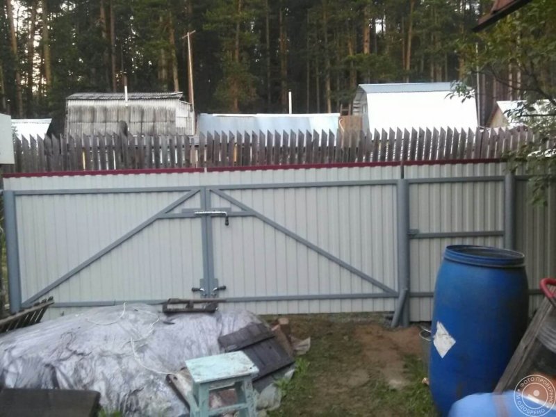 Ограда из металлопрофиля