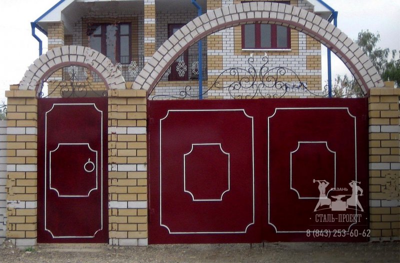 Арка над воротами