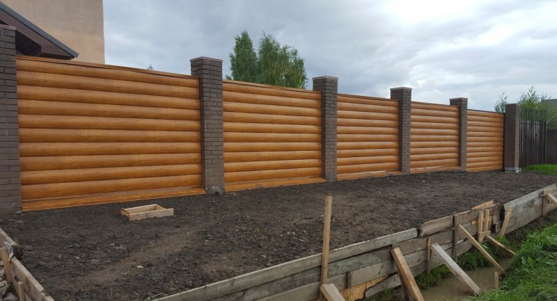 Заборы деревянные из клееного бруса