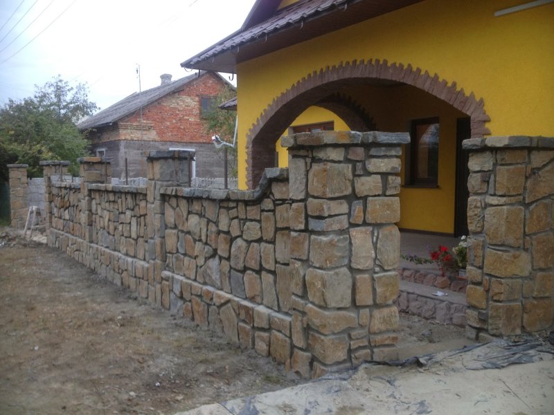 Дом из бутового камня