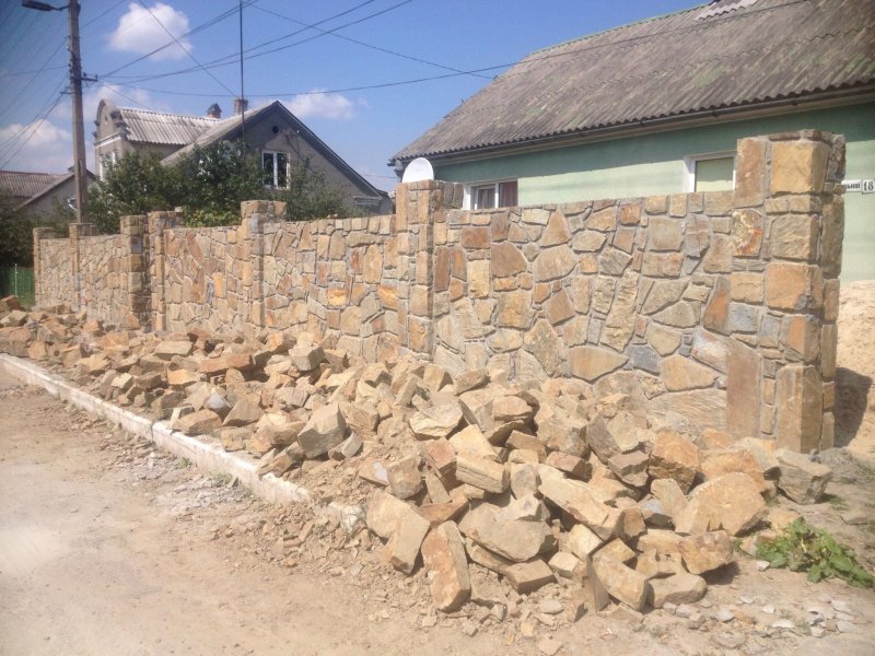 Ограждение из бутового камня