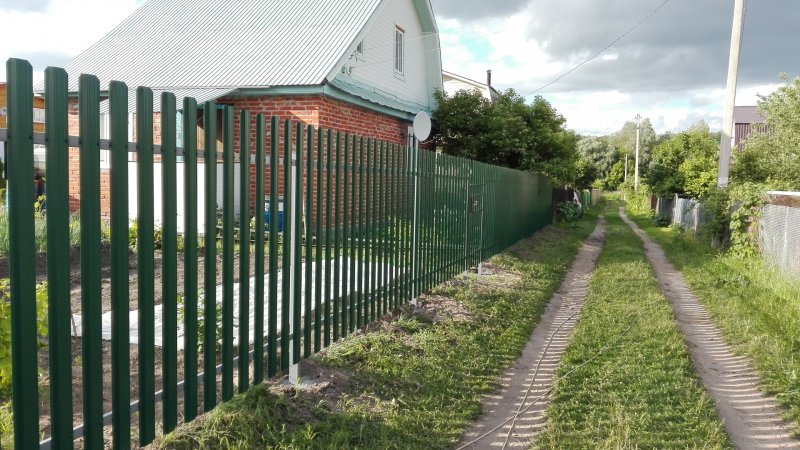 Дешевый забор для садового участка