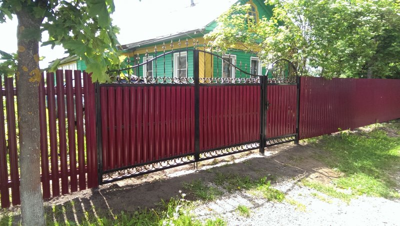 Ограждения палисадника из профлиста