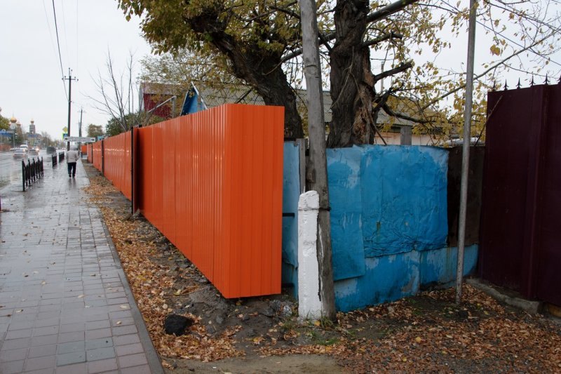 Забор в частном секторе