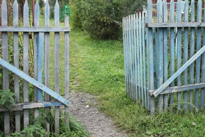 Старая калитка в деревне