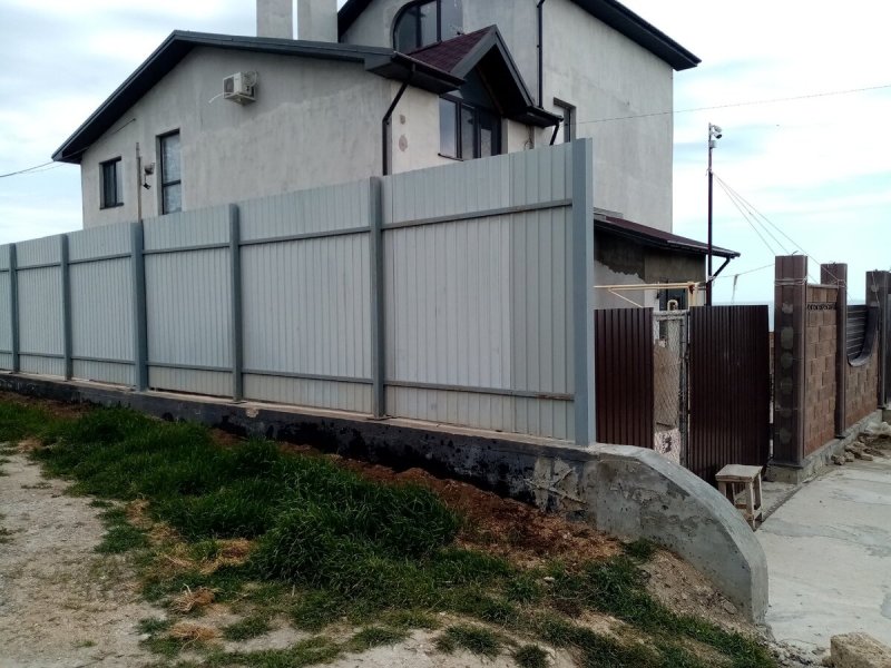 Забор в современном стиле