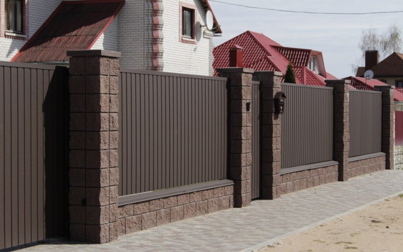 Забор из Бессер блока и профнастила