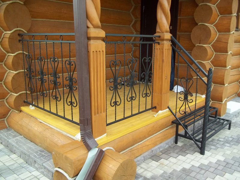 Перила с элементами ковки