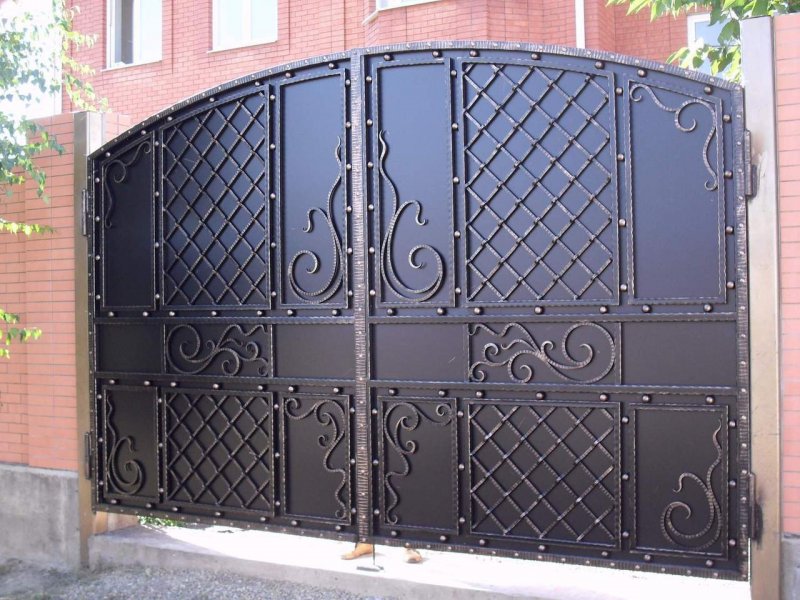 Распашные ворота с калиткой DOORHAN