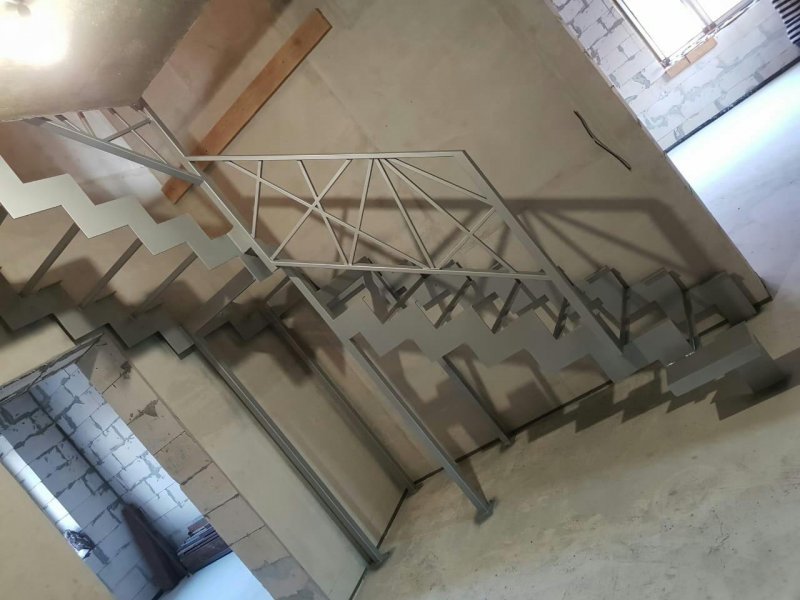 Перила лестница в магазин из проф трубы