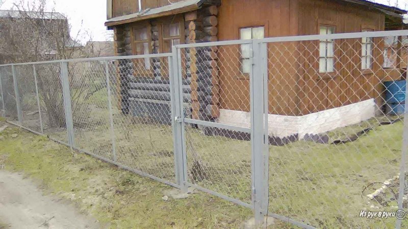 Комбинированный забор из профнастила и сетки рабицы