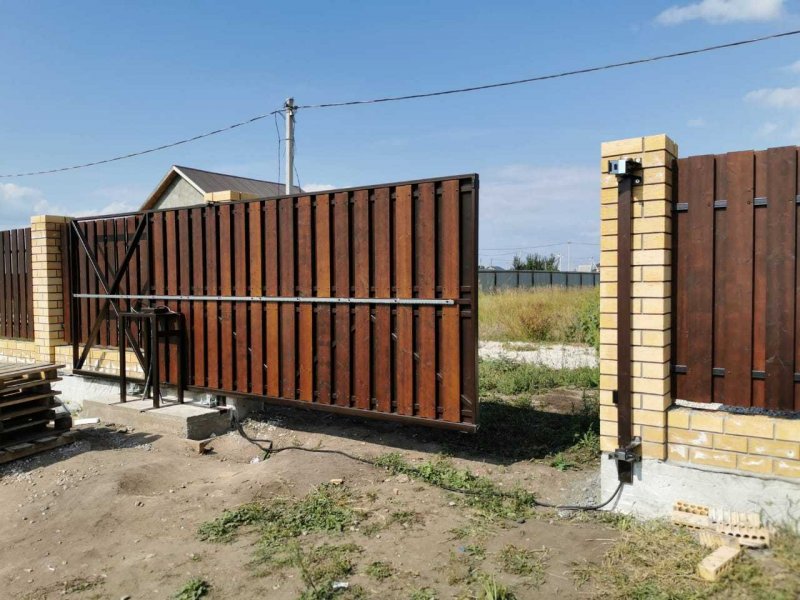 Отделка откатных ворот деревом