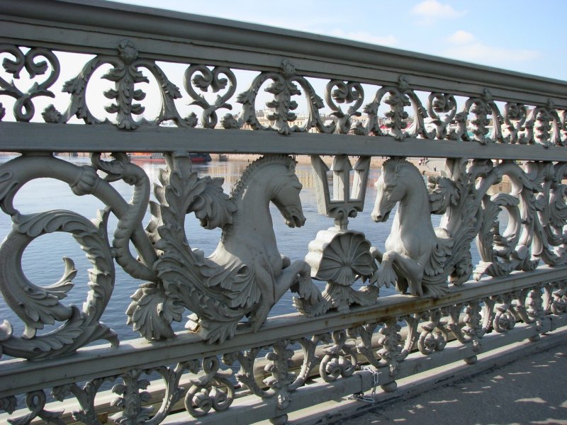 Решетка моста лейтенанта Шмидта