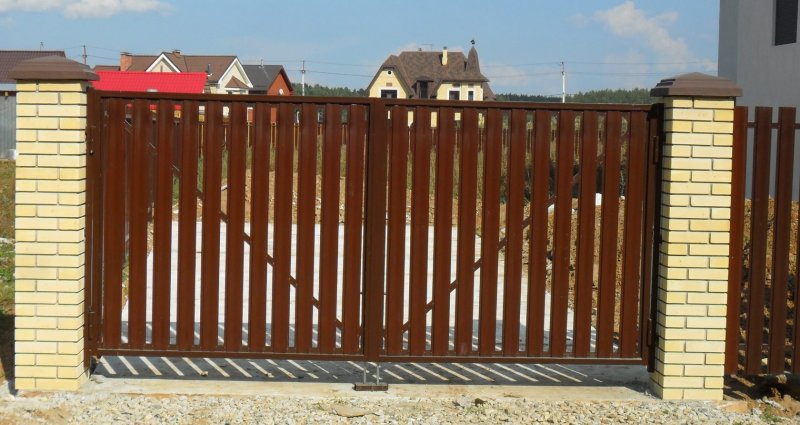 Откатные ворота евроштакетник ral8019