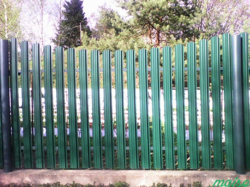 Забор из евроштакетника ворота из профлиста