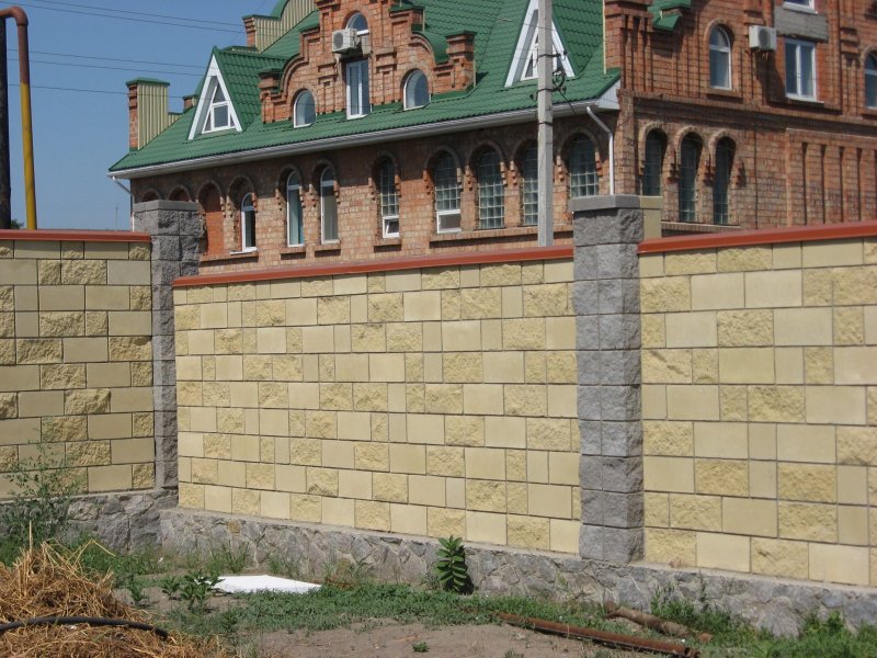 Кирпич Бессер забор