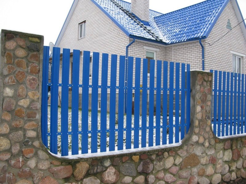 Палисадник из металлопрофиля