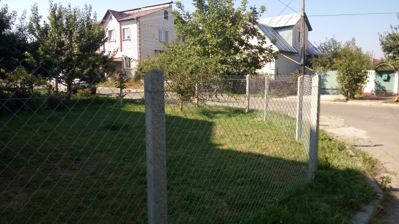 Забор из рабицы на бетонных Столбах