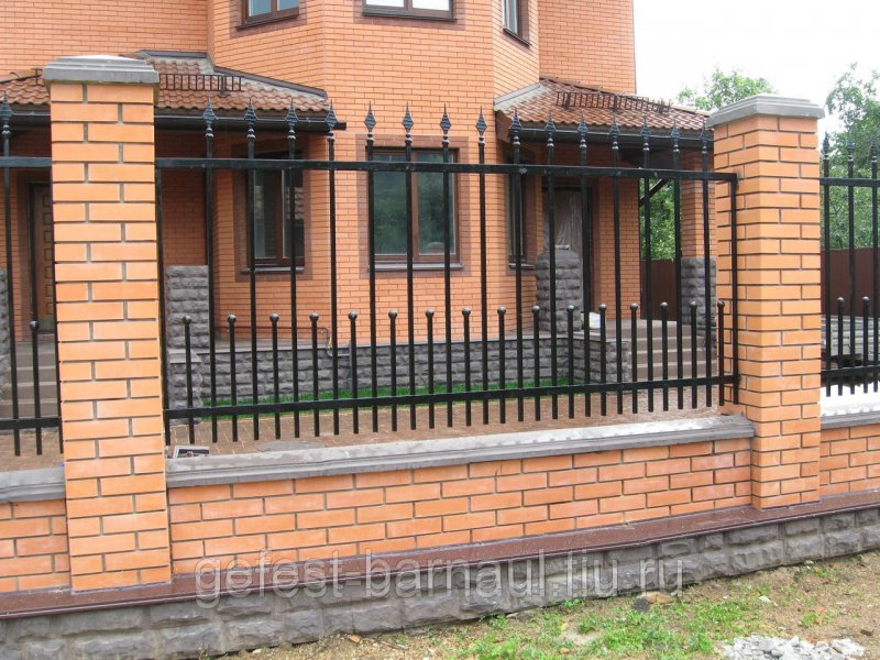 Клинкерные колпаки на забор
