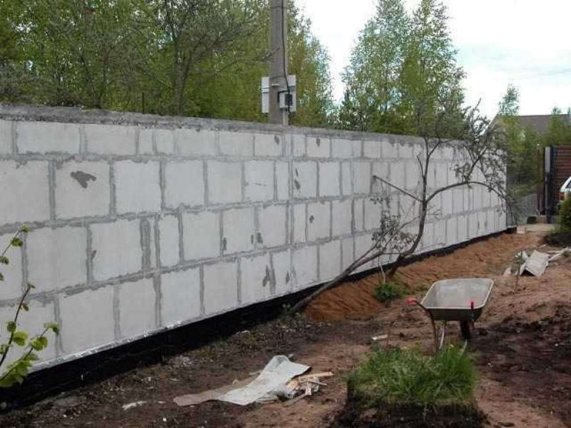 Цоколь для забора из фундаментных блоков