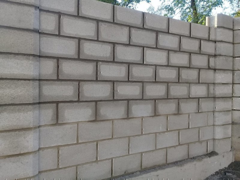 Забор из шлакоблока