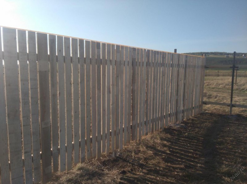 Забор на огороде из оцинковки