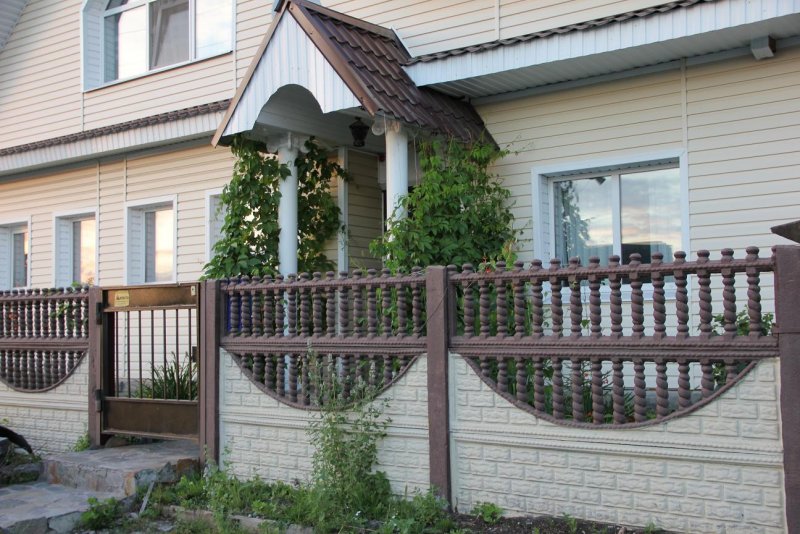 Необычные заборы из бетона