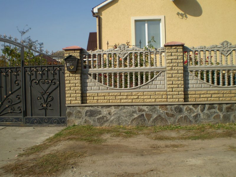 Монолитный забор