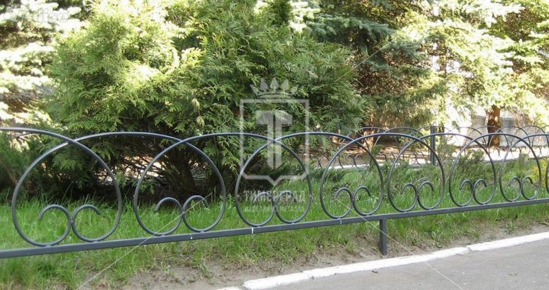 Ограждение газона из металла кованые