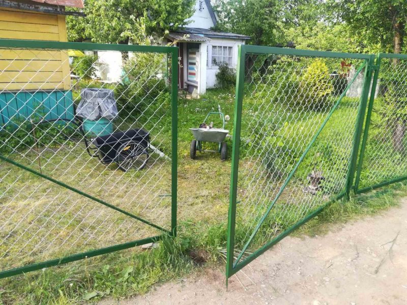 Калитка для забора из сетки рабицы