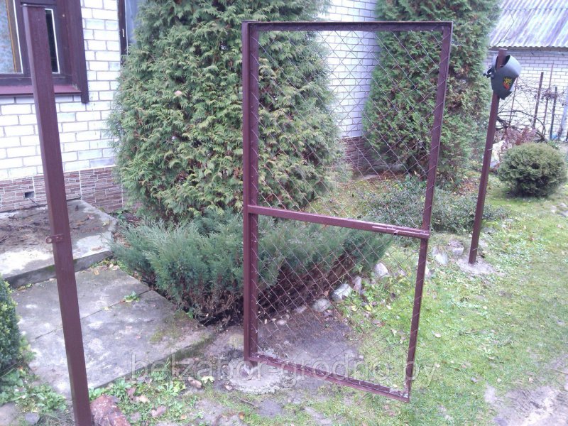Калитка из профильной трубы и сетки рабицы