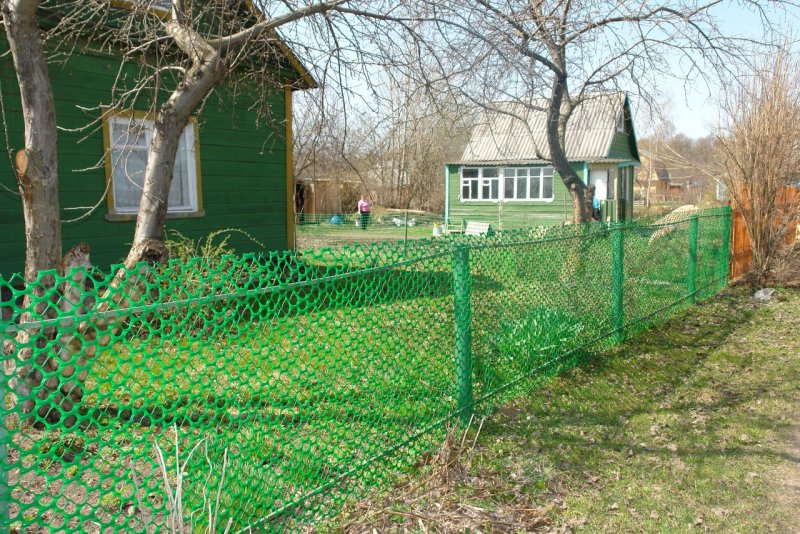 Забор из пластиковой сетки