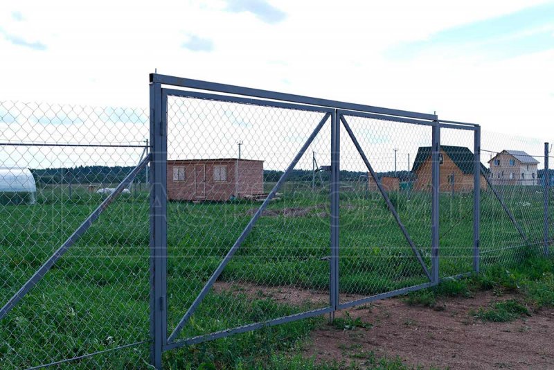 Ворота распашные из сетки рабицы