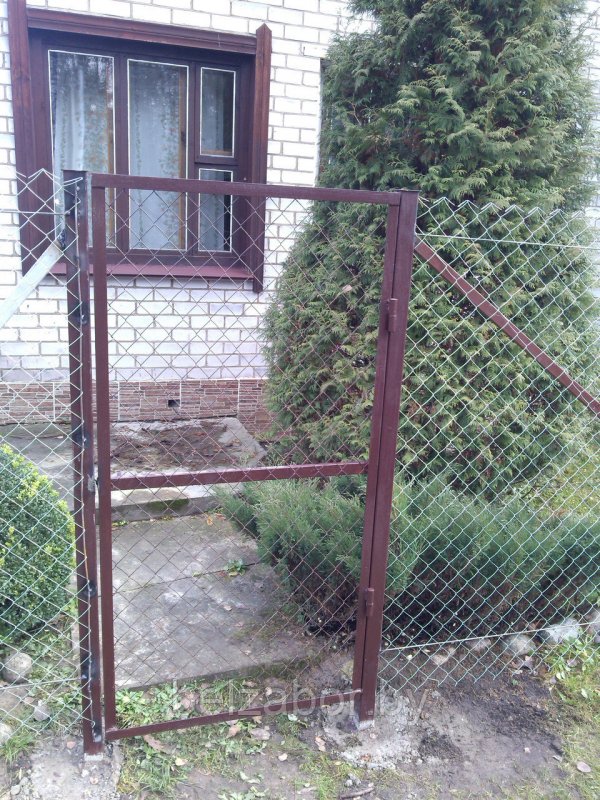 Замок на калитку из сетки рабицы