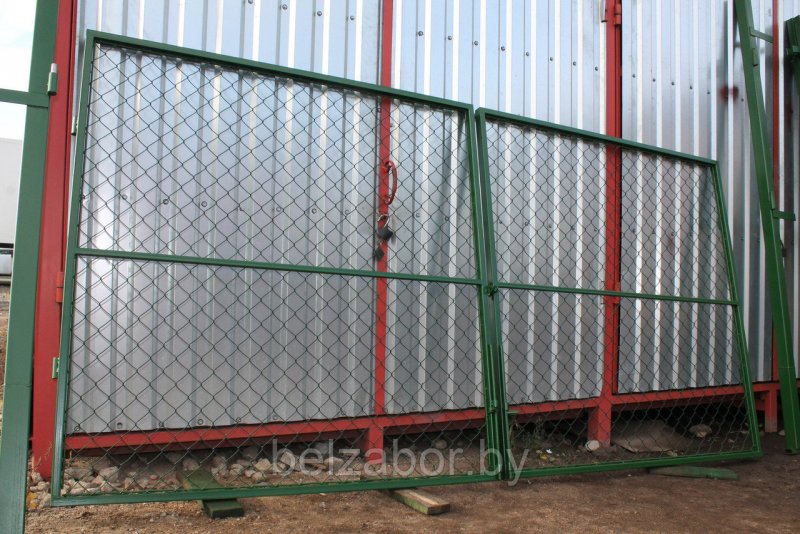 Ворота из профнастила и сетки рабицы