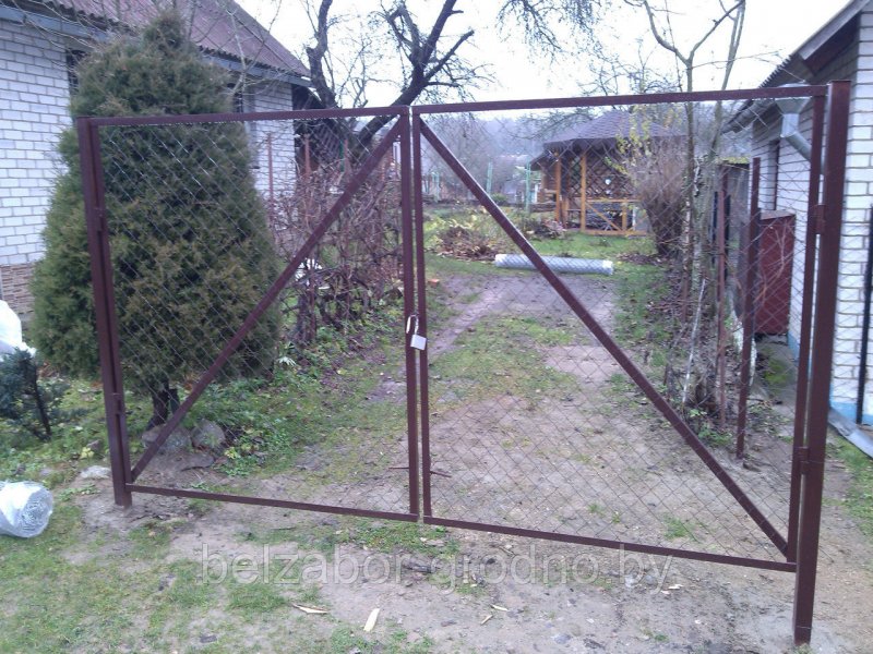 Ворота из уголка и сетки рабицы