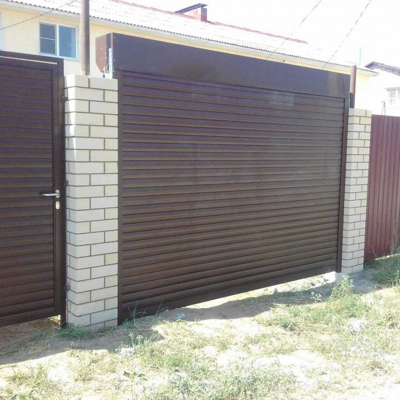 Рулонные ворота для забора