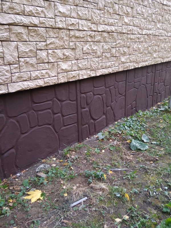 Отделка фундамента дома под камень