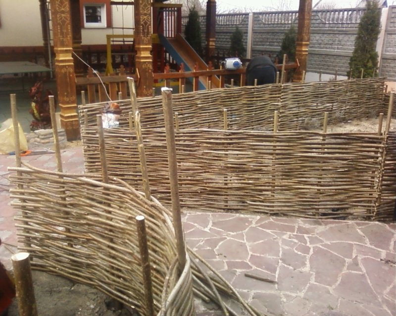 Плетеные заборы из лозы