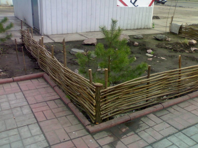 Заборчик из прутьев