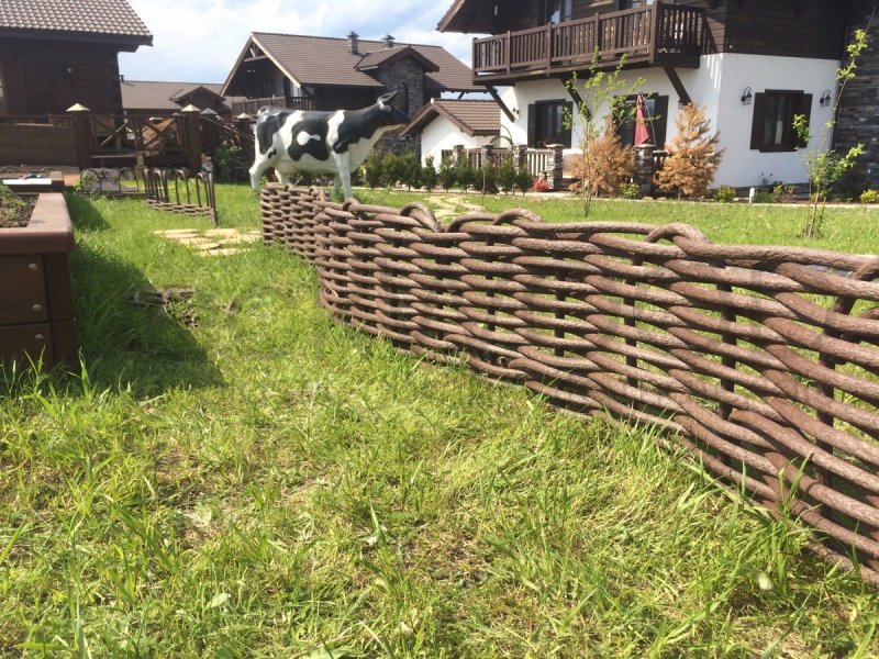 Плетеные заборчики из лозы