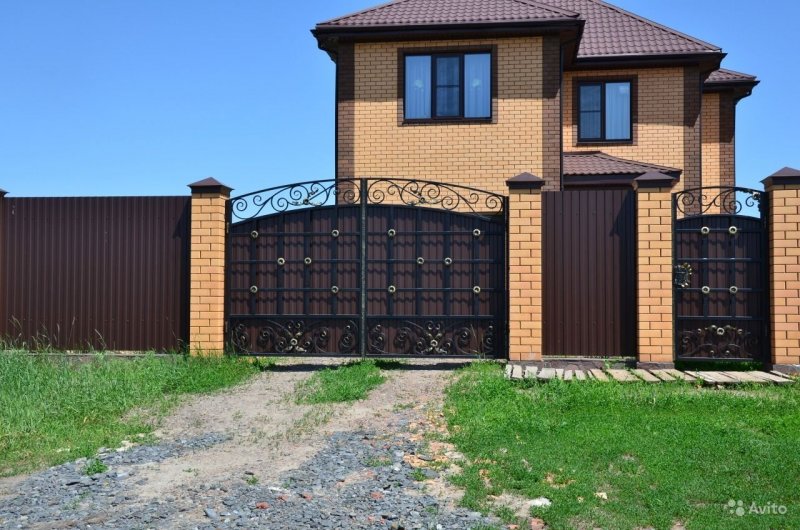 Красивые фасадные заборы